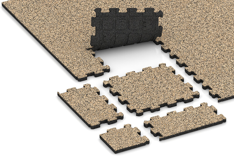 Das Verlegebeispiel zeigt den Eckbereich einer Fläche mit zugeschnittenen Rand- und Eckfliesen. Eine Messeboden-Klickfliese CZ in der Fläche wurde leicht angehoben, so dass die Unterseite sichtbar ist.