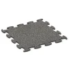 Messeboden Klickfliese von WARCO im Farbdesign Dunkelgrauer Granit mit den Abmessungen 98 x 98 × 1,8 cm. Produktfoto von Artikel 6922 in der Aufsicht von schräg vorne.