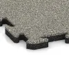 Detailaufnahme der Randausprägung von WARCO-Produkt 5863, Indoor-Klickfliese, Format 500 x 500 x 30 mm, Farbe Heller Granit.