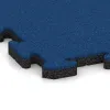 La vue détaillée sur les bords du produit WARCO 5810, Tapis de Protection Fitness, au format 1000 x 1000 x 30 mm, en couleur Bleu Gentiane.