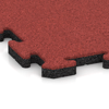 La vue détaillée sur les bords du produit WARCO 6025, Carreau d’escalier, au format 1000 x 1000 x 30 mm, en couleur Rouge corail.