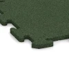 La vue détaillée sur les bords du produit WARCO 5687, Revêtement de sol clipsable Indoor, au format 50 x 50 x 1,8 cm | 0,25 m², en couleur Vert herbe.