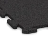La vue détaillée sur les bords du produit WARCO 0364, Revêtement en caoutchouc pour escaliers, au format 100 x 100 x 1,8 cm | 1,00 m², en couleur Anthracite.
