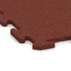 Detailaufnahme der Randausprägung von WARCO-Produkt 4244, Sportboden‑Platte 1,8 cm, Format 1000 x 1000 x 18 mm, Farbe Ziegelrot.