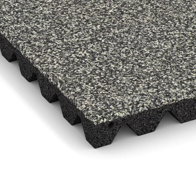 Detailaufnahme der Randausprägung von WARCO-Produkt 5543, Fallschutzplatte 4,5 cm - EN 1177 ≤ 135 cm, Format 500 x 500 x 45 mm, Farbe Grauer Granit.