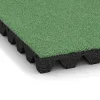 La vue détaillée sur les bords du produit WARCO 5570, Dalle amortissante 5 cm - EN 1177 ≤ 145 cm, au format 500 x 500 x 50 mm, en couleur Vert pâle.