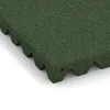 Detailaufnahme der Randausprägung von WARCO-Produkt 0692, Fallschutzplatte, Format 500 x 500 x 50 mm, Farbe Grasgrün.