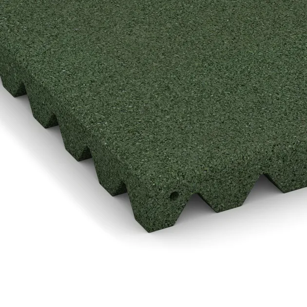 Detailaufnahme der Randausprägung von WARCO-Produkt 0692, Fallschutzplatte, Format 500 x 500 x 50 mm, Farbe Grasgrün.