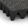 Detailaufnahme der Randausprägung von WARCO-Produkt 3710, Fallschutzplatte, Format 500 x 500 x 100 mm, Farbe Dunkelgrauer Granit.