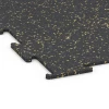 La vue détaillée sur les bords du produit WARCO 6454, Sol de Fitness Compact, au format 100 × 100 × 0,8 cm, en couleur Jaune doux moucheté.