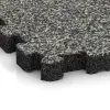 La vue détaillée sur les bords du produit WARCO 6105, Dalle plage de piscine sans joints, au format 306 x 306 x 30 mm, en couleur Granit classique.