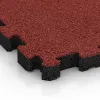 Detailaufnahme der Randausprägung von WARCO-Produkt 5236, Poolfliese Fugenlos, Format 306 x 306 x 30 mm, Farbe Korallenrot.