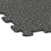 La vue détaillée sur les bords du produit WARCO 1019, Sol de Fitness Compact, au format 970 x 970 x 8 mm, en couleur Granit foncé.
