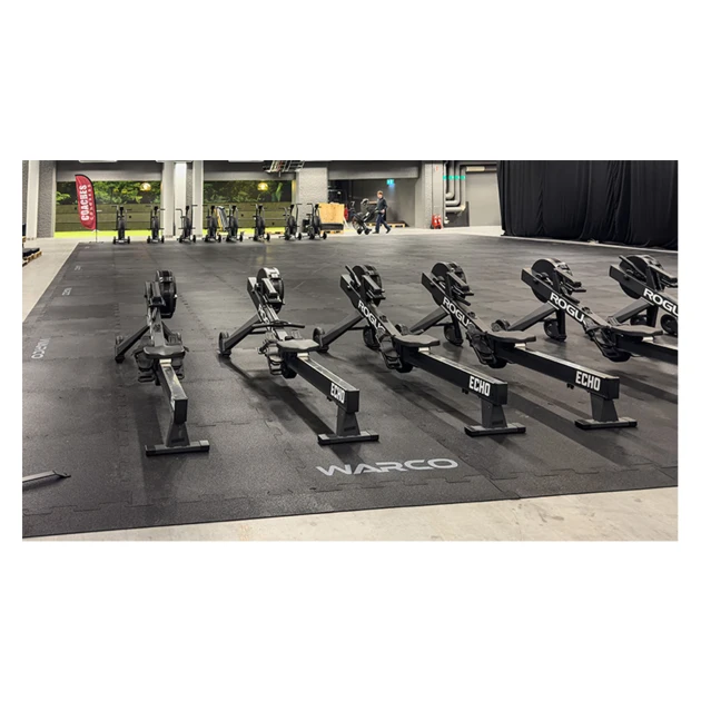 La vue détaillée sur les bords du produit WARCO 6191, Sol en location Fitness Performance Elite, au format 15 × 20 m | 300 m², en couleur Anthracite.