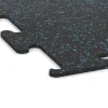 Detailaufnahme der Randausprägung von WARCO-Produkt 3754, Fitness Performance Elite Trainingsboden, Format 100 x 100 x 1 cm | 1,00 m², Farbe Leicht Blau Gesprenkelt.