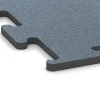 Detailaufnahme der Randausprägung von WARCO-Produkt 6162, Fitness Performance Elite Trainingsboden, Format 100 x 100 x 2 cm | 1,00 m², Farbe Altsilber.