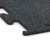 Detailaufnahme der Randausprägung von WARCO-Produkt 3770, Fitness Performance Elite Trainingsboden, Format 50 x 50 x 1,5 cm | 0,25 m², Farbe Leicht Blau Gesprenkelt.