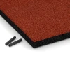 Detailaufnahme der Randausprägung von WARCO-Produkt 6194, Fallschutzplatten, Format 50 x 50 x 4 cm, Farbe Ziegelrot.