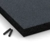 Detailaufnahme der Randausprägung von WARCO-Produkt 6269, Fallschutzplatte – 180 cm, Format 50 x 50 x 6 cm, Farbe Schiefergrau.
