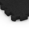 Detailaufnahme der Randausprägung von WARCO-Produkt 6636, Fitness Bodenschutzmatte, Format 50 x 50 x 4 cm | 0,25 m², Farbe Anthrazit.