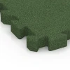 Detailaufnahme der Randausprägung von WARCO-Produkt 6403, Fallschutzplatte – 190 cm, Format 50 x 50 x 5 cm | 0,25 m², Farbe Grasgrün.