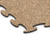 Detailaufnahme der Randausprägung von WARCO-Produkt 6925, Messeboden Klickfliese, Format 98 x 98 × 1,8 cm, Farbe Terra Cotta.