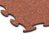 Detailaufnahme der Randausprägung von WARCO-Produkt 6926, Messeboden Klickfliese, Format 98 x 98 × 1,8 cm, Farbe Feuersglut.