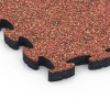 La vue détaillée sur les bords du produit WARCO 6935, Dalle amortissante puzzle, au format 44,6 x 44,6 × 2,8 cm, en couleur Etna.