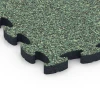 La vue détaillée sur les bords du produit WARCO 6879, Dalle Fitness Max, au format 44,6 x 44,6 × 2,8 cm, en couleur Gazon anglais.