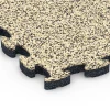 Detailaufnahme der Randausprägung von WARCO-Produkt 6820, Steinteppich Klickfliese, Format 28,9 x 28,9 x 1,8 cm, Farbe Travertin.