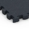 La vue détaillée sur les bords du produit WARCO 6965, Fitness Premium sol technique, au format 28,9 x 28,9 x 2,8 cm, en couleur Anthracite.