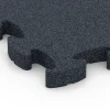 La vue détaillée sur les bords du produit WARCO 6961, Fitness Premium sol sportif, au format 45,9 x 45,9 x 2,8 cm, en couleur Anthracite.