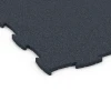 La vue détaillée sur les bords du produit WARCO 6962, Fitness Premium sol sportif, au format 99 x 99 x 1,8 cm, en couleur Anthracite.
