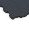 Detailaufnahme der Randausprägung von WARCO-Produkt 6963, Fitness Premium Boden, Format 99 x 99 x 2,8 cm, Farbe Anthrazit.
