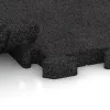 Le gros plan sur le système de connexion des revêtements de sol WARCO 3653 - Dalle paddock en couleur Anthracite. Les dimensions 500 x 500 x 40 mm.