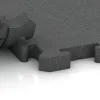 Le gros plan sur le système de connexion des revêtements de sol WARCO 5881 - Dalle événementielle pour extérieur en couleur Gris ardoise. Les dimensions 500 x 500 x 40 mm.