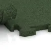 Le gros plan sur le système de connexion des revêtements de sol WARCO 4181 - Revêtement sportif en caoutchouc en couleur Vert gazon. Les dimensions 500 x 500 x 30 mm.
