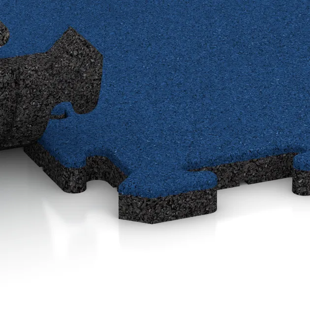 Le gros plan sur le système de connexion des revêtements de sol WARCO 5810 - Tapis de Protection Fitness en couleur Bleu Gentiane. Les dimensions 1000 x 1000 x 30 mm.