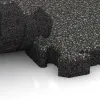 Le gros plan sur le système de connexion des revêtements de sol WARCO 3025 - Dalle de terrasse à emboîtement en couleur Granit foncé. Les dimensions 500 x 500 x 50 mm.