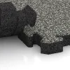 Großaufnahme vom Verbindungssystem von WARCO-Boden 4160 - Ballspielplatte HD im Farbdesign Grauer Granit. Abmessungen 500 x 500 x 50 mm.