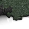 Le gros plan sur le système de connexion des revêtements de sol WARCO 0127 - Dalle bord de piscine en couleur Pelouse anglaise. Les dimensions 500 x 500 x 18 mm.