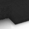 Le gros plan sur le système de connexion des revêtements de sol WARCO 6648 - Dalle d'écurie Confort en couleur Anthracite. Les dimensions 100 x 50 x 5 cm.
