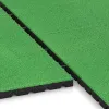 Le gros plan sur le système de connexion des revêtements de sol WARCO 0769 - Dalle anti-choc en couleur Vert Mai. Les dimensions 1000 x 1000 x 40 mm.