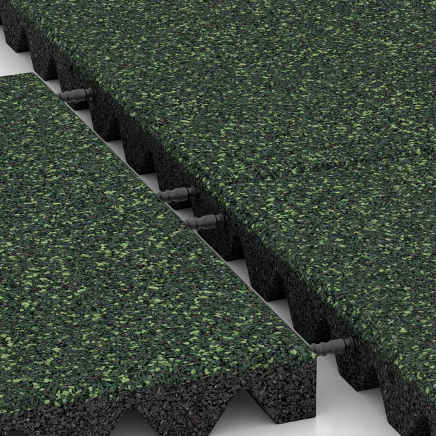 Le gros plan sur le système de connexion des revêtements de sol WARCO 0643 - Dalle amortissante en couleur Pelouse anglaise. Les dimensions 500 x 500 x 45 mm.