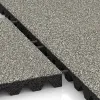 Großaufnahme vom Verbindungssystem von WARCO-Boden 5350 - Fallschutzplatte im Farbdesign Heller Granit. Abmessungen 500 x 500 x 50 mm.