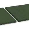 Le gros plan sur le système de connexion des revêtements de sol WARCO 3967 - Dalle de sol pour chien en couleur Vert gazon. Les dimensions 500 x 500 x 25 mm.