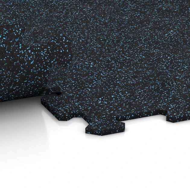 Le gros plan sur le système de connexion des revêtements de sol WARCO 1054 - Sol de Fitness Compact en couleur Bleu doux moucheté. Les dimensions 970 x 970 x 8 mm | 0,94 m.