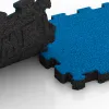 Le gros plan sur le système de connexion des revêtements de sol WARCO 5237 - Dalle plage de piscine sans joints en couleur Bleu ciel. Les dimensions 306 x 306 x 30 mm.