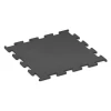 Le gros plan sur le système de connexion des revêtements de sol WARCO 6191 - Sol en location Fitness Performance Elite en couleur Anthracite. Les dimensions 15 × 20 m | 300 m².