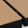 Großaufnahme vom Verbindungssystem von WARCO-Boden 6231 - Fallschutzplatten im Farbdesign Sandbeige. Abmessungen 50 x 50 x 11 cm.